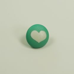 Bouton vert motif coeur